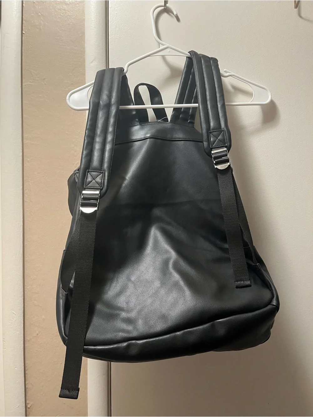 Classic Black women’s Backpack - Sleek Everyday Carry